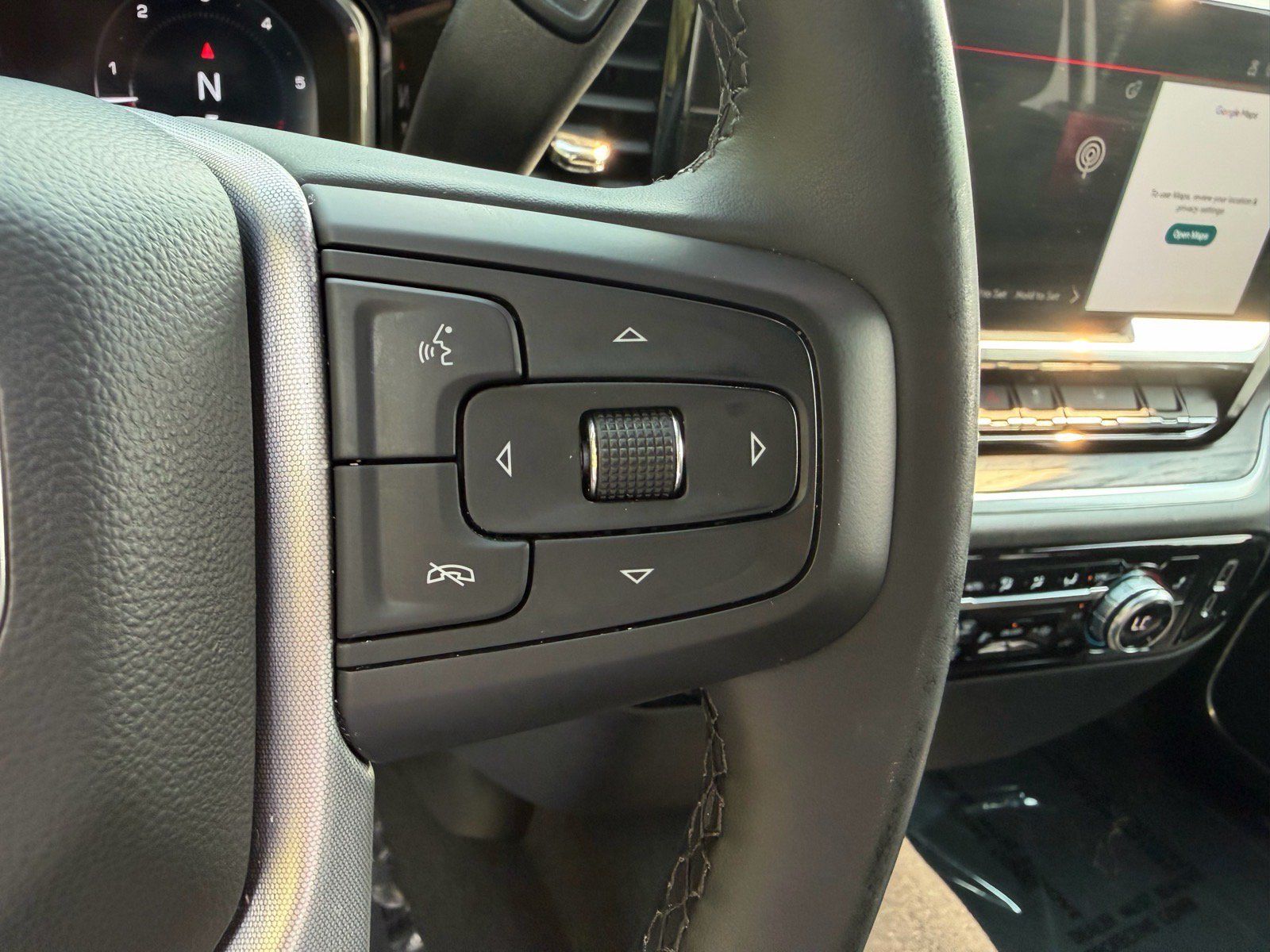Used 2025 GMC Sierra 1500 SLT AWD/4WD image 39