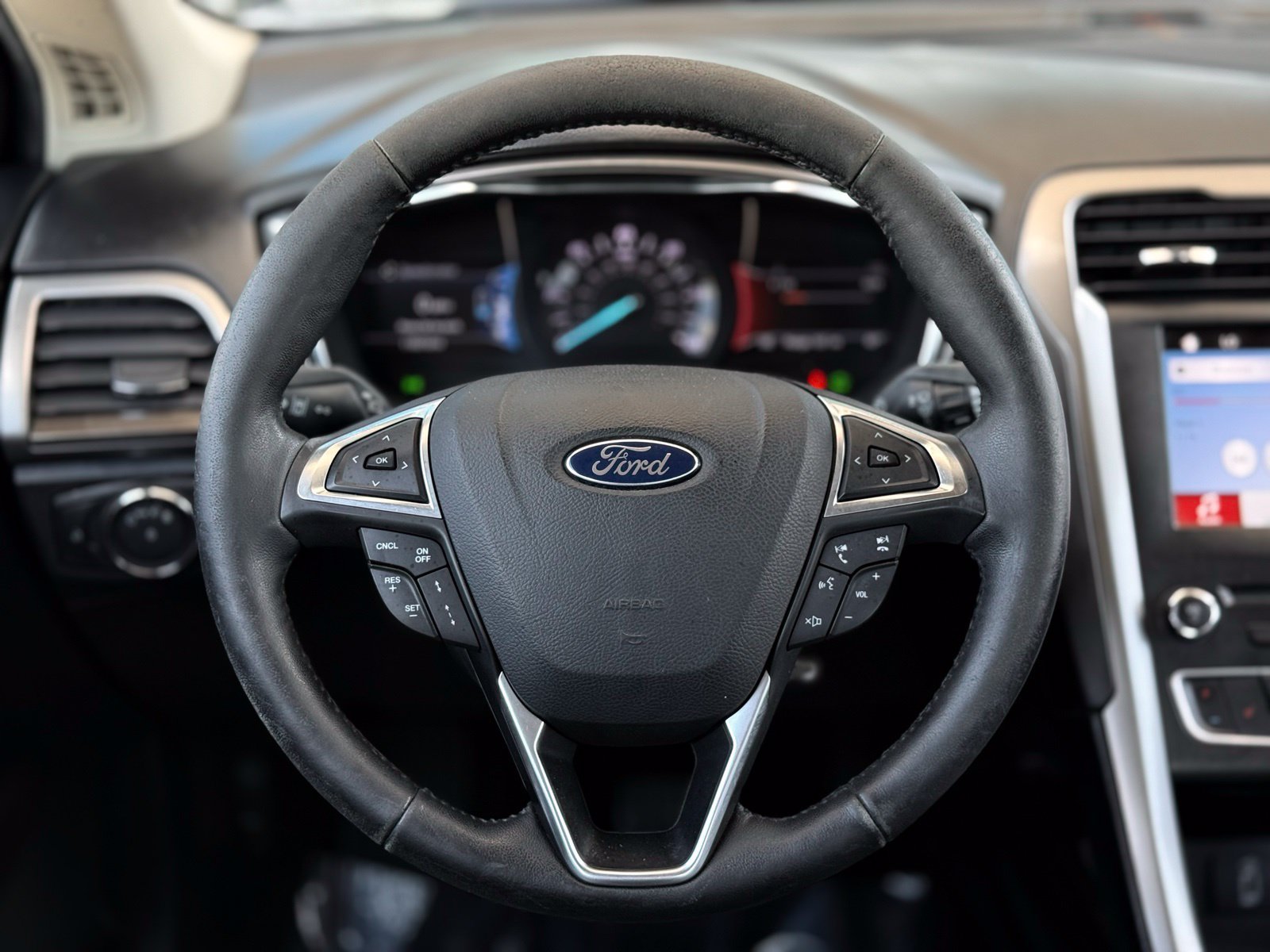 Used 2018 Ford Fusion SE w/ Equipment Group 602A FWD image 27