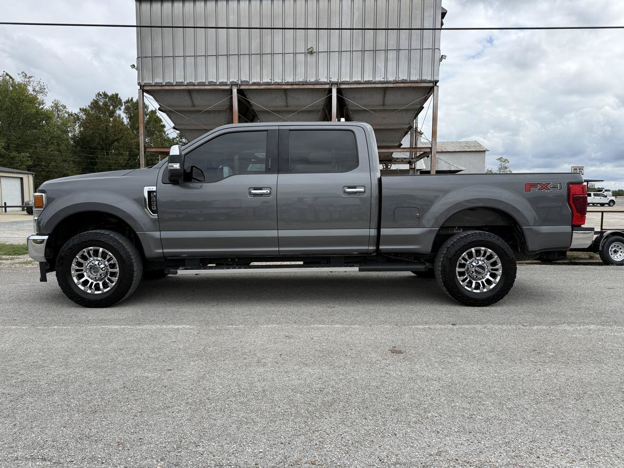 Used 2022 Ford F250 XLT w/ XLT Premium Package AWD/4WD image 2