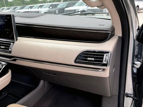 Used 2023 Lincoln Navigator Reserve RWD image 17
