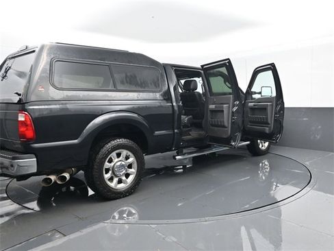 Used 2015 Ford F250 Lariat w/ Lariat Ultimate Package image 31