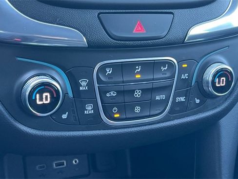 Used 2020 Chevrolet Equinox LT image 27