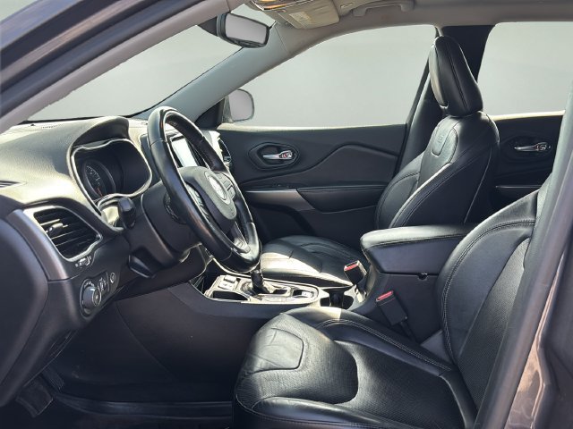 Used 2019 Jeep Cherokee Limited FWD image 17