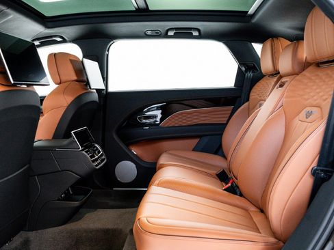 New 2025 Bentley Bentayga Extended Wheelbase image 24