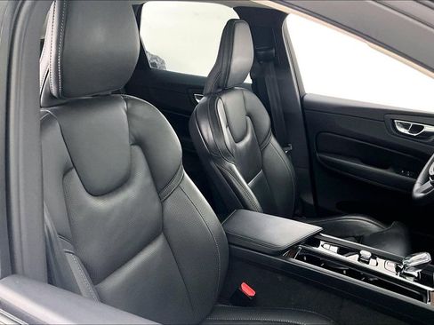 Used 2023 Volvo XC60 T8 Ultimate w/ Climate Package image 9