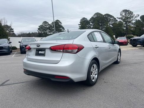 Used 2017 Kia Forte LX image 3