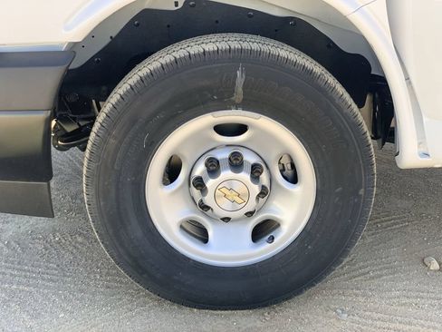 New 2026 Chevrolet Express 2500 w/ Driver Convenience Package RWD image 31