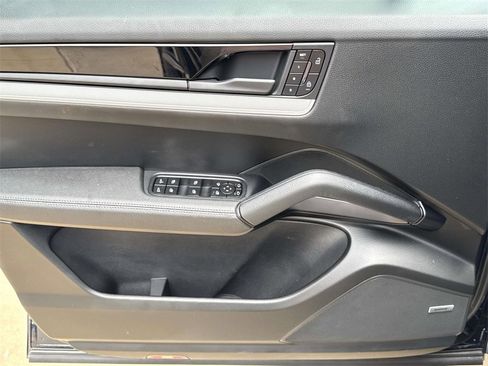 Used 2025 Porsche Cayenne S image 16