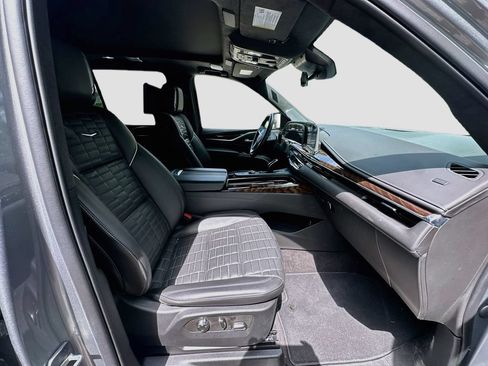 Used 2023 Cadillac Escalade Sport Platinum AWD/4WD image 32