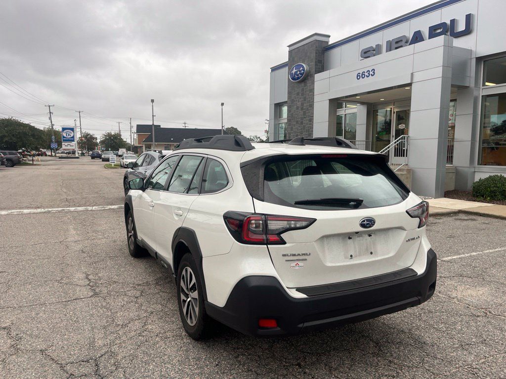 Used 2025 Subaru Outback AWD/4WD image 6