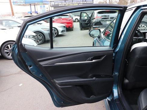 Used 2025 Toyota Camry SE image 24