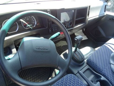 Used 2023 Isuzu NPR image 6