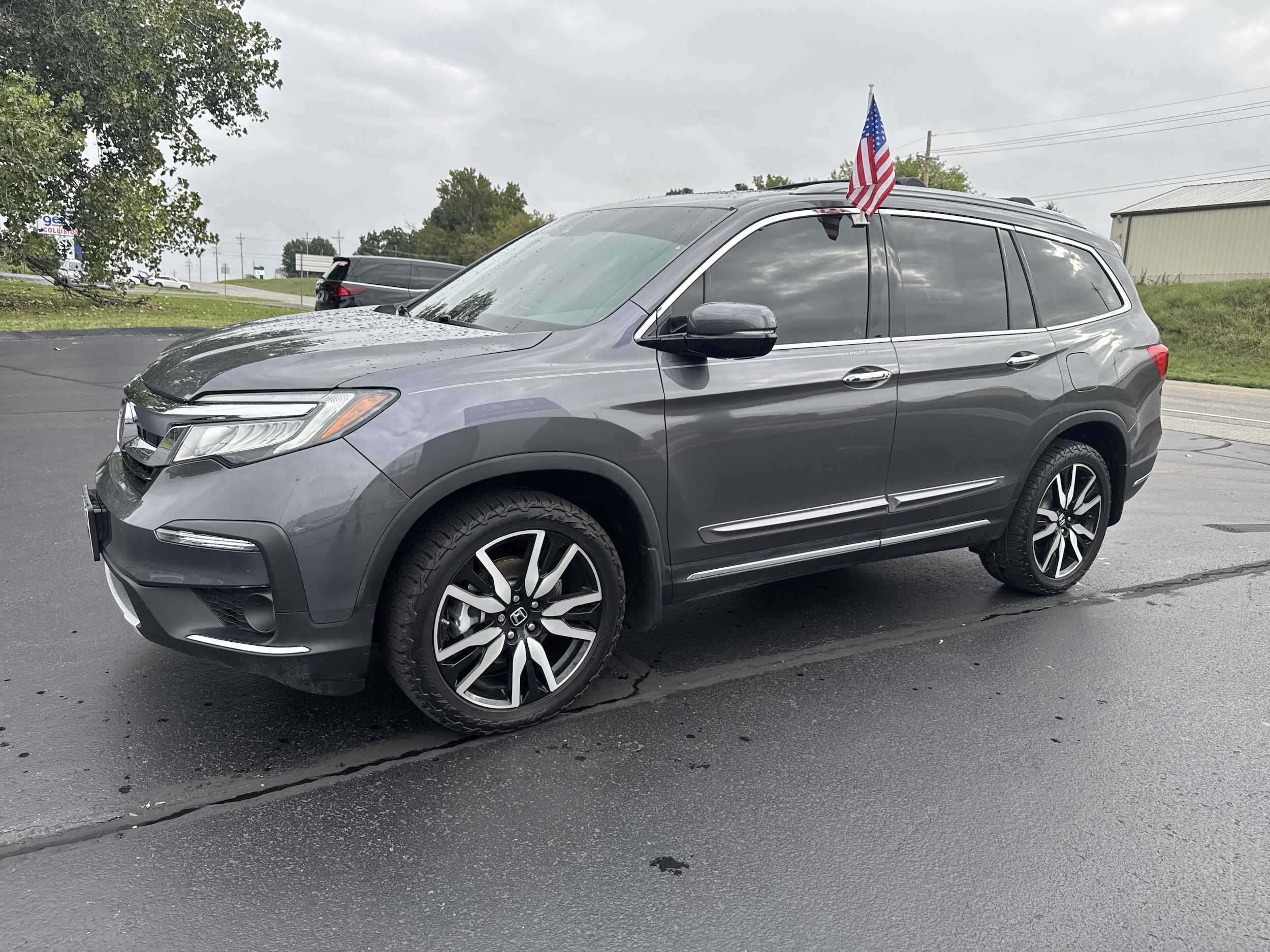 Used 2021 Honda Pilot Touring image 2