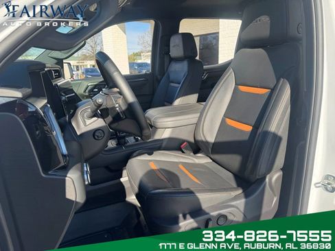 Used 2024 GMC Sierra 1500 AT4 w/ Technology Package image 9