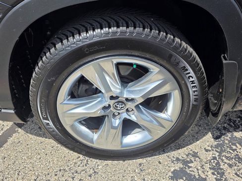 Used 2017 Toyota Highlander Limited AWD/4WD image 29