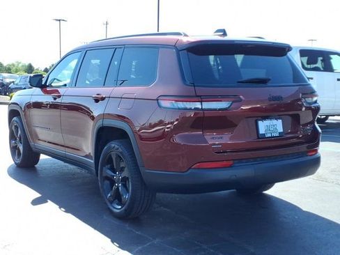Used 2024 Jeep Grand Cherokee L Limited w/ Black Appearance Package AWD/4WD image 5