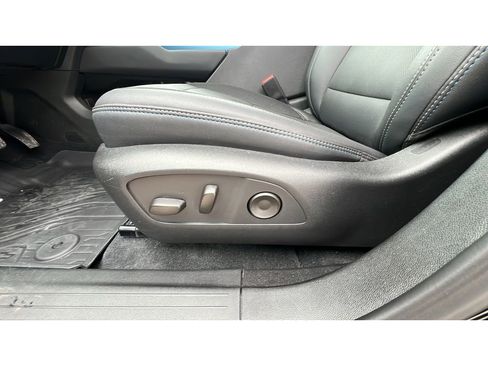 Certified 2025 Chevrolet Equinox EV LT image 24