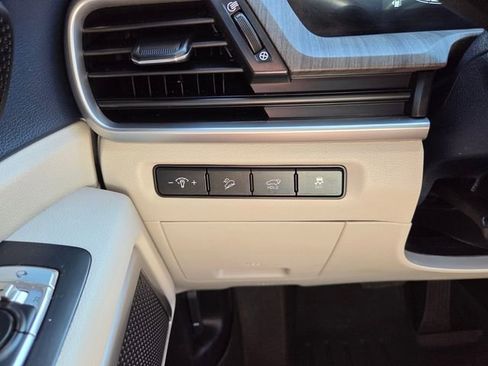 Used 2023 Kia Telluride EX w/ EX Captain's Chair Package image 23