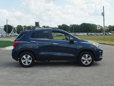 Used 2018 Chevrolet Trax LT w/ LT Convenience Package AWD/4WD image 13