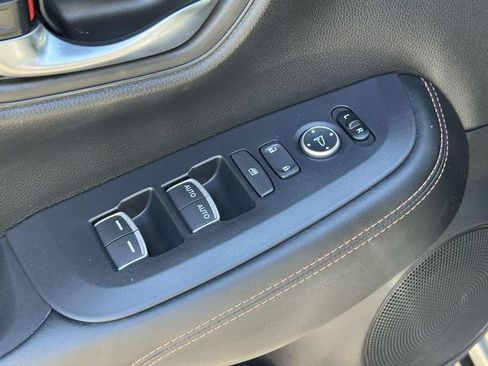 Certified 2025 Honda HR-V Sport image 15