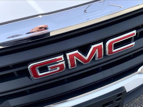 Used 2023 GMC Terrain SLE w/ Driver Convenience Package image 31