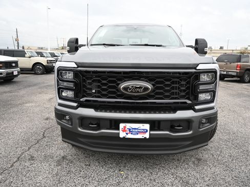 New 2026 Ford F250 Lariat w/ Black Appearance Package AWD/4WD image 9