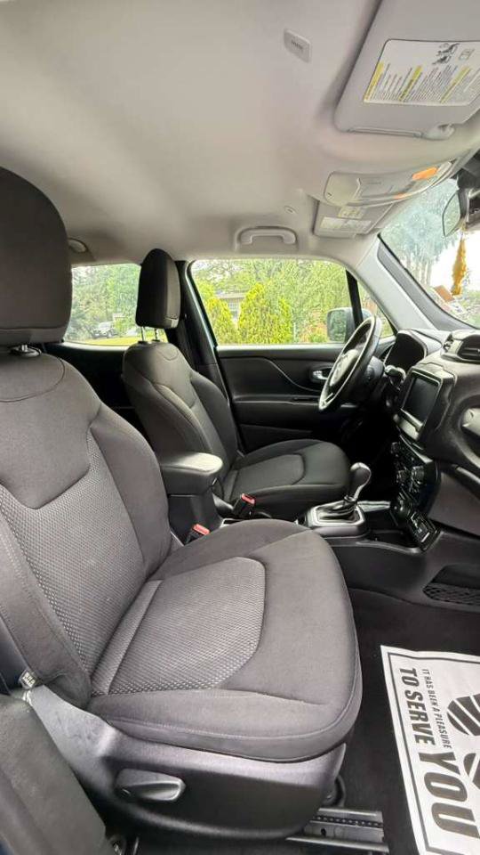 Used 2020 Jeep Renegade Altitude AWD/4WD image 12