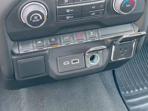 Used 2022 Chevrolet Silverado 1500 Custom image 40