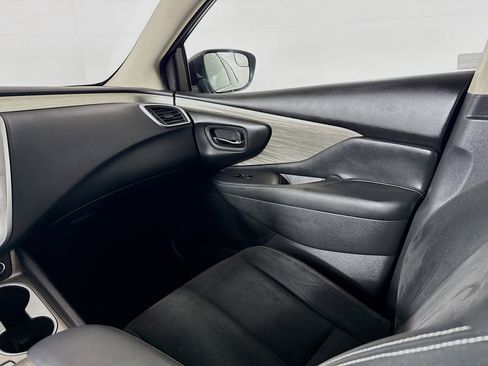 Used 2017 Nissan Murano SV w/ Visibility Package image 27