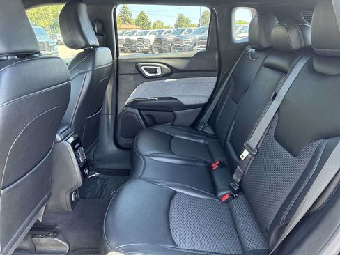 Used 2024 Jeep Compass Latitude AWD/4WD image 23