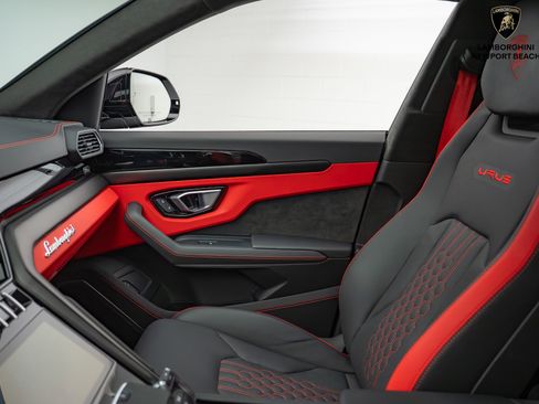 Used 2024 Lamborghini Urus S image 36