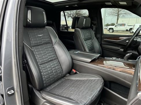 Used 2021 Cadillac Escalade Sport Platinum w/ LPO, ONYX Package image 30