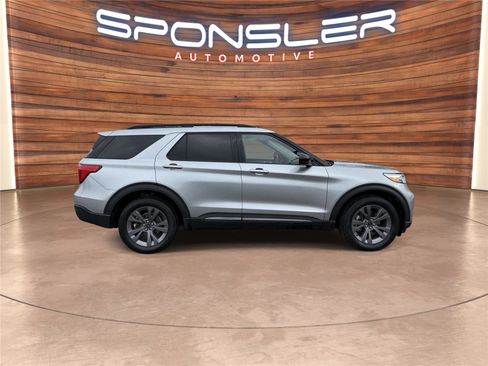 Used 2023 Ford Explorer XLT w/ Equipment Group 202A image 7