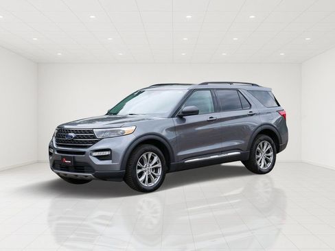 Certified 2023 Ford Explorer XLT w/ Equipment Group 202A AWD/4WD image 6