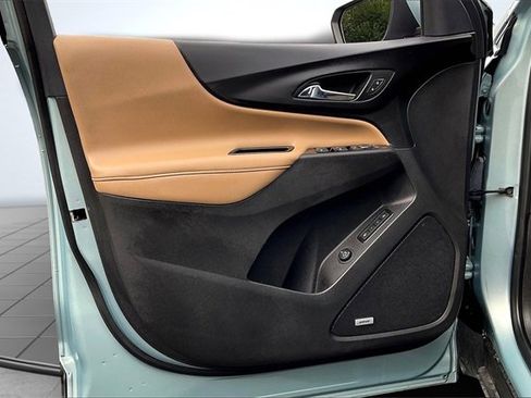 Used 2022 Chevrolet Equinox Premier image 23