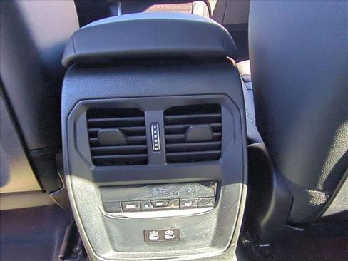 Used 2024 BMW 330i Sedan w/ Convenience Package image 17