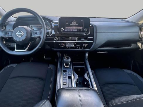 Used 2024 Nissan Pathfinder SV FWD image 16