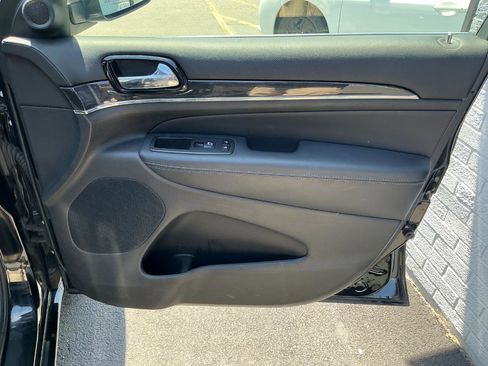 Used 2019 Jeep Grand Cherokee Overland AWD/4WD image 27