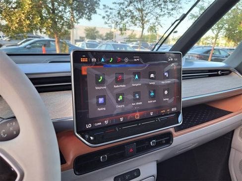 New 2025 Volkswagen ID. Buzz 1st Edition image 10