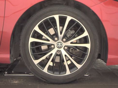 Used 2020 Toyota Camry SE image 10