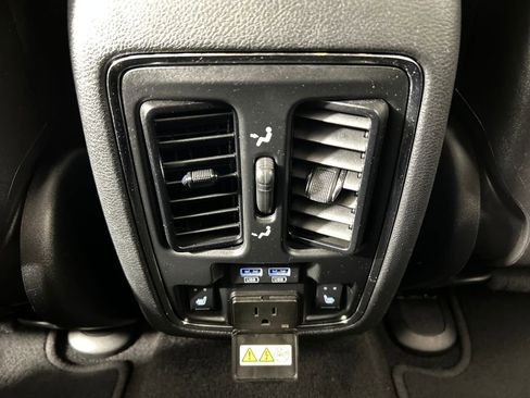 Used 2020 Jeep Grand Cherokee Limited w/ Luxury Group II image 18