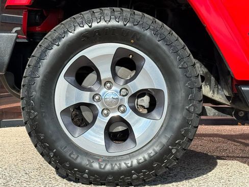 Used 2018 Jeep Wrangler Unlimited Sahara w/ Connectivity Group AWD/4WD image 54