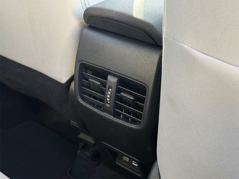 Used 2024 Toyota Corolla Cross LE image 21