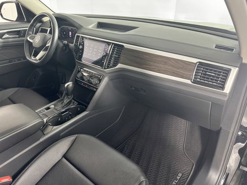 Used 2023 Volkswagen Atlas SE image 30