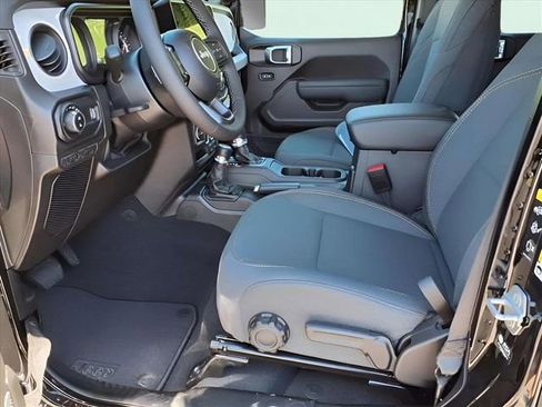 New 2025 Jeep Gladiator Sport image 10