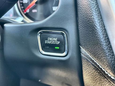 Used 2023 GMC Acadia SLT FWD image 16