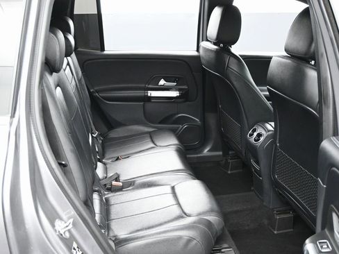 Used 2022 Mercedes-Benz GLB 250 w/ Premium Package Lite image 41