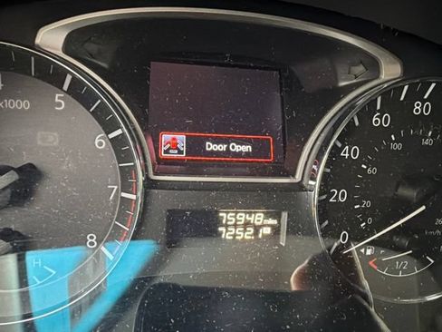 Used 2015 Nissan Pathfinder S FWD image 11