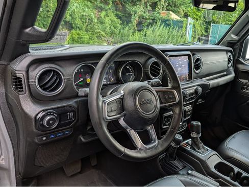 Used 2023 Jeep Wrangler Unlimited Sahara w/ Cold Weather Group AWD/4WD image 23