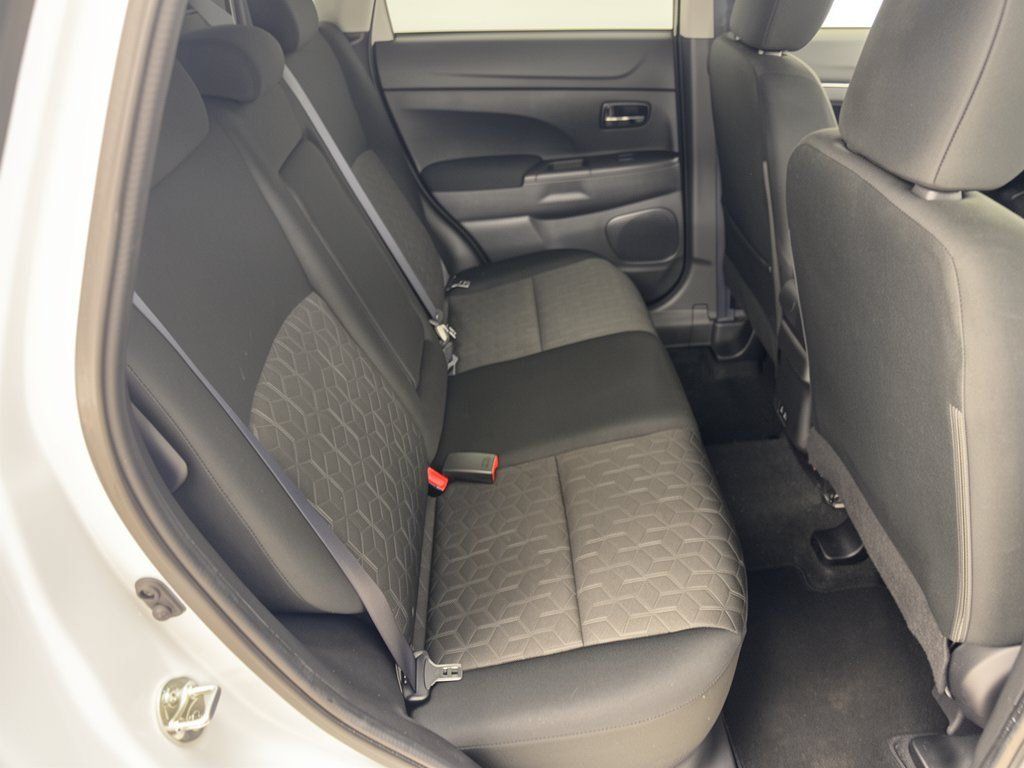Used 2025 Mitsubishi Outlander Sport LE AWD/4WD image 29